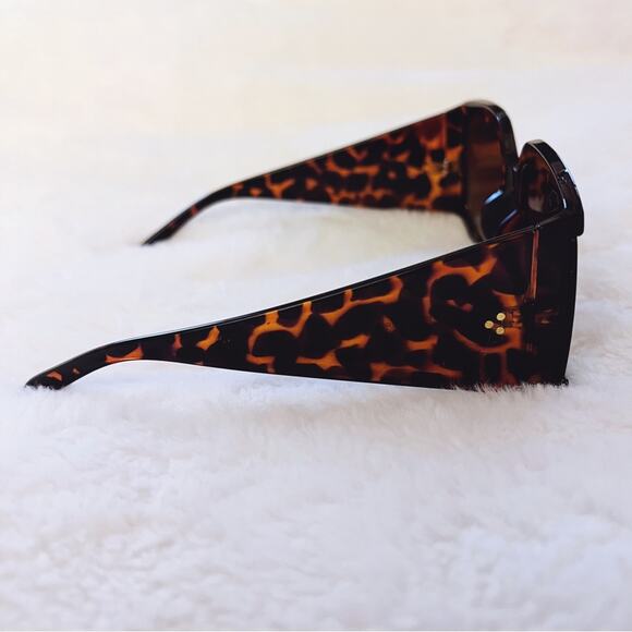 Fiona Brown Oversized Rectangle Thick Sunglasses - Picture 10 of 12